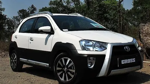Toyota Etios Cross launched at Rs 5.76 lakh Toyota Etios Cross launched at Rs 5.76 lakh