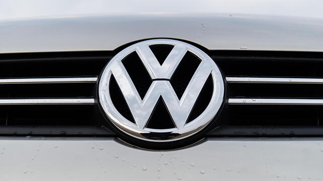 Volkswagen Vento [2014-2015] - Logo Photos - CarWale