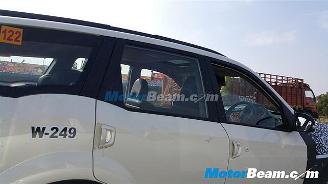 Mahindra XUV 500 facelift spied testing with a sunroof