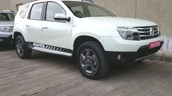 Renault Duster AWD spied ahead of September launch Renault Duster AWD spied ahead of September launch