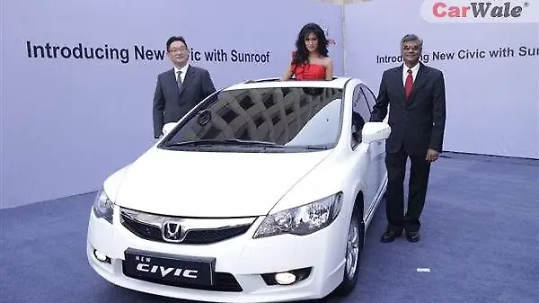 Honda Civic Now With A Sunroof Carwale Honda Civic Now With A Sunroof