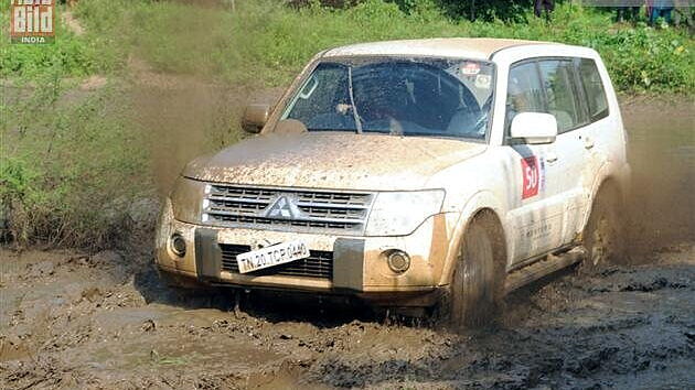 Pajero Heart-in-Mouth rally casts spell on Vadodara