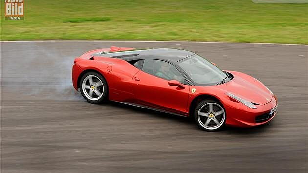 Ferrari 458 Italia wins the Auto Express award