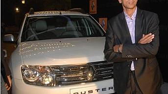 Renault gifts a Duster to Rahul Dravid 