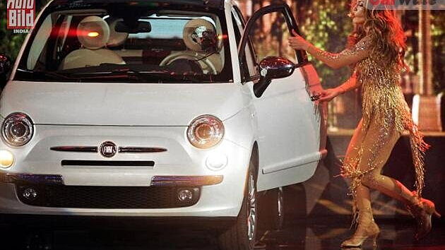 Fiat 500 makes it on stage with Jennifer Lopez
