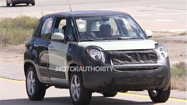 Jeep compact crossover spied testing for the first time	