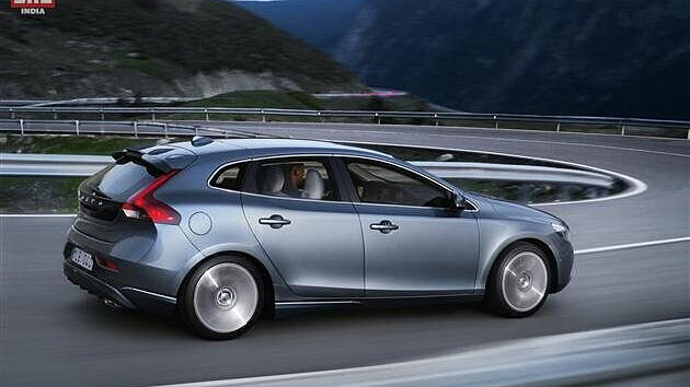 Volvo reveals the new V40