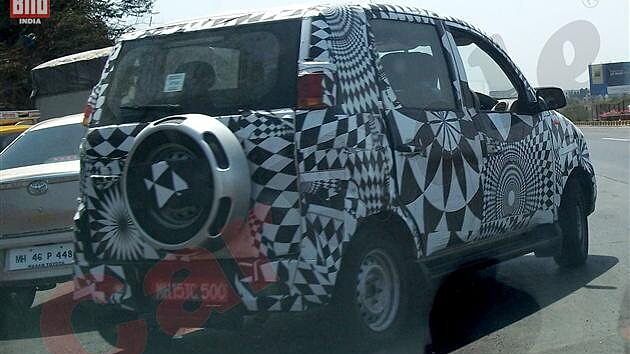 Mahindra Xylo compact spotted- again