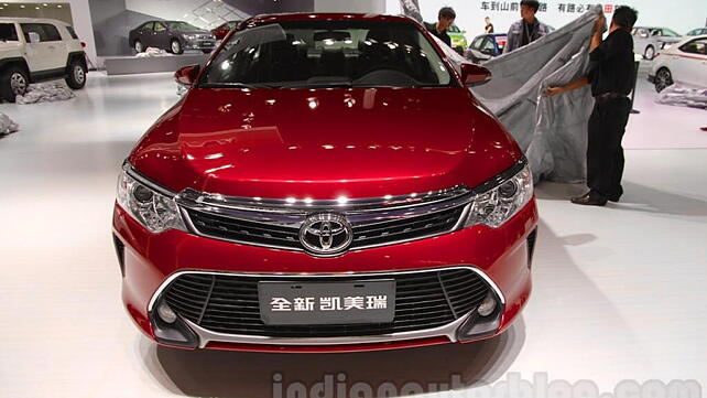 Toyota showcases the Camry facelift at the Guangzhou Auto Show 2014