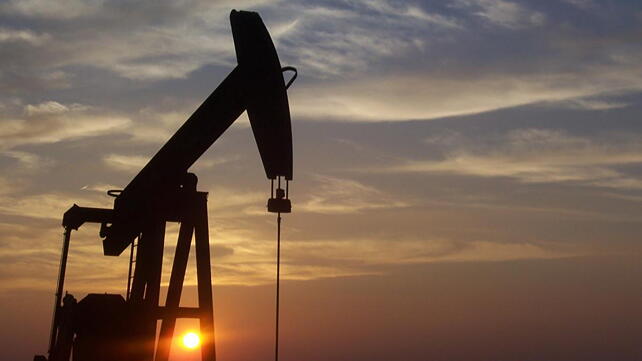 Centre likely to cut oil subsidy by over 60 per cent in FY15
