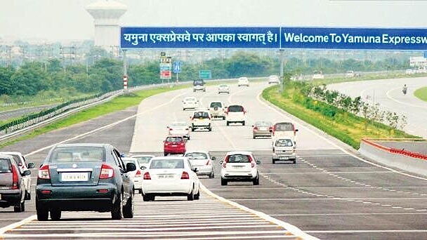 Yamuna Expressway inaugurated, toll-free ride till August 15