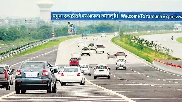 Yamuna Expressway inaugurated, toll-free ride till August 15 Yamuna Expressway inaugurated, toll-free ride till August 15