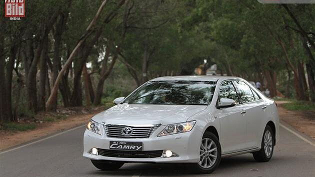 Toyota launches 2012 Camry facelift in India