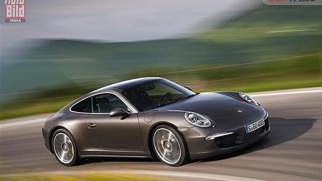 2012 Paris Motor Show: Porsche unveils 2013 Carrera 4