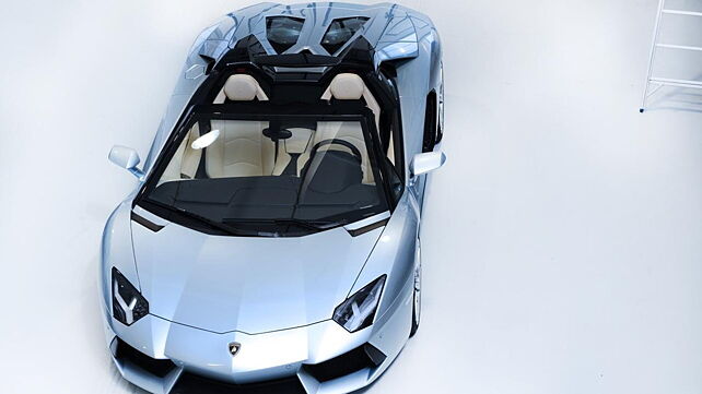 Lamborghini unveils Aventador LP-700 Roadster