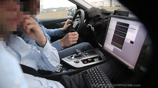 Second-gen Audi Q7 interior spied Second-gen Audi Q7 interior spied