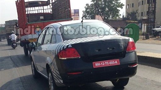Facelifted 2014 Fiat Linea spotted testing again in Pune