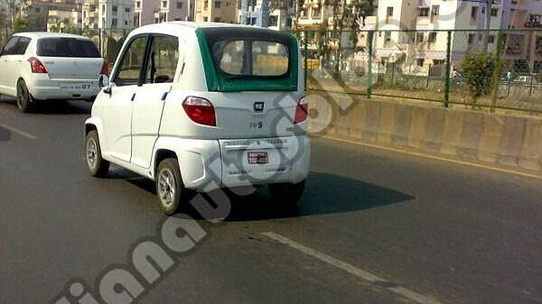 Un-disguised Bajaj RE60 caught testing in Pune  