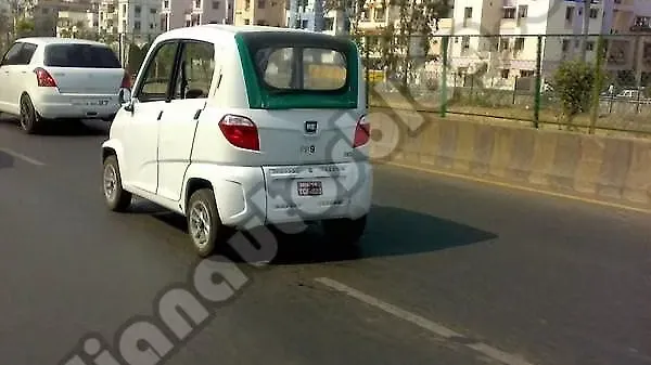 Un-disguised Bajaj RE60 caught testing in Pune Un-disguised Bajaj RE60 caught testing in Pune