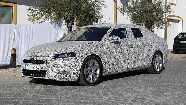 2015 Skoda Superb spied testing