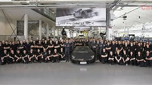 Lamborghini rolls out its 2000th Aventador LP 700-4 Lamborghini rolls out its 2000th Aventador LP 700-4