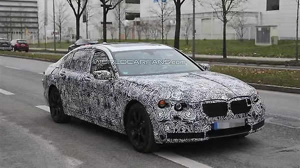 2015 BMW 7 Series spied wearing a new look 2015 BMW 7 Series spied wearing a new look