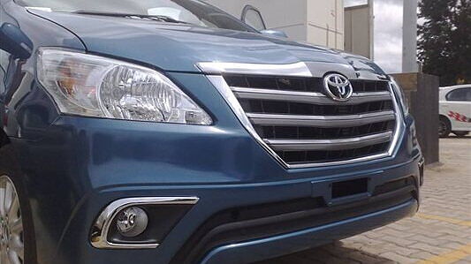 Toyota Innova Facelift Z variant spotted; October launch likely