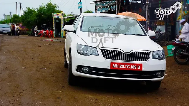 2014 Skoda Superb facelift spied in India, launch soon 2014 Skoda Superb facelift spied in India, launch soon