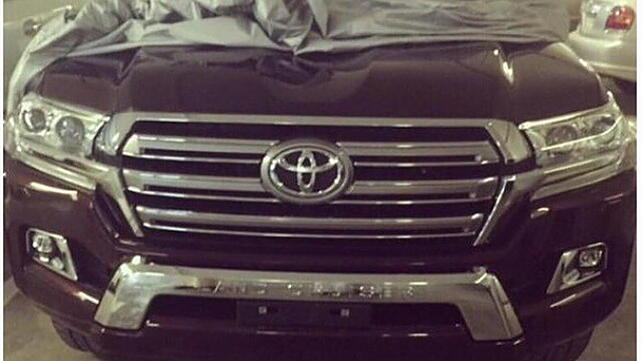2016 Toyota Land Cruiser spied in the Middle East