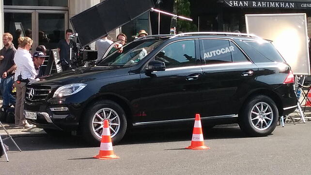Facelifted Mercedes-Benz M-Class spotted during commercial shoot