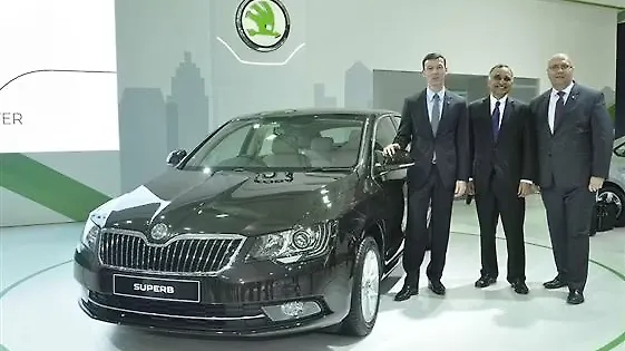 Skoda unveils facelifted Superb at the 2014 Auto Expo Skoda unveils facelifted Superb at the 2014 Auto Expo