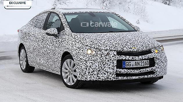 Chevrolet Cruze facelift spied on test