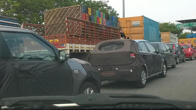 2015 Hyundai i20 spotted testing with Maruti Suzuki Swift