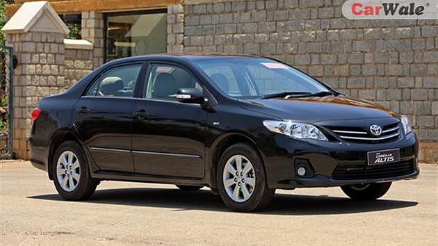 Toyota silently launches new variants for Corolla Altis