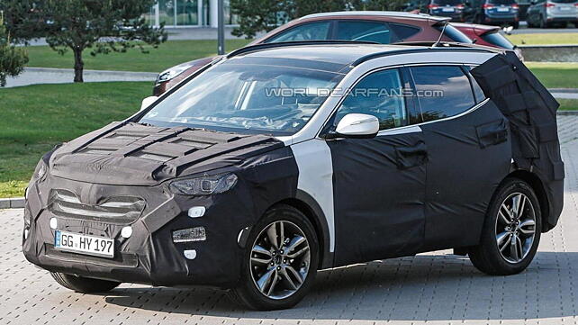 Hyundai Santa Fe facelift spotted testing