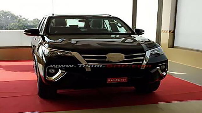 2016 Toyota Fortuner spotted at a dealership in Gujarat
