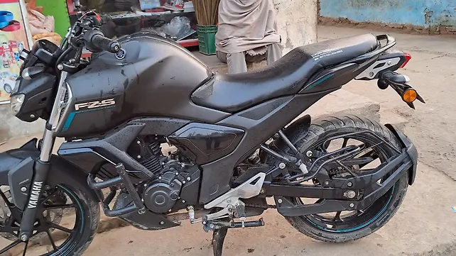 Yamaha FZ S V 2.0 DarkNight-Rear Disc