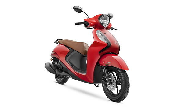 Yamaha Fascino 125 Right Front Three Quarter