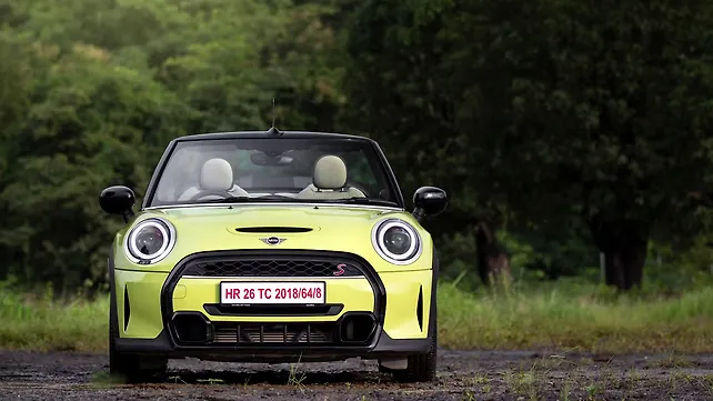 MINI Cooper Convertible Front View MINI Cooper Convertible Front View