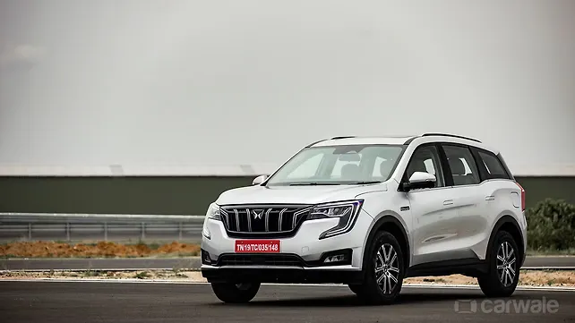 Mahindra Old Generation XUV700 Left Front Three Quarter