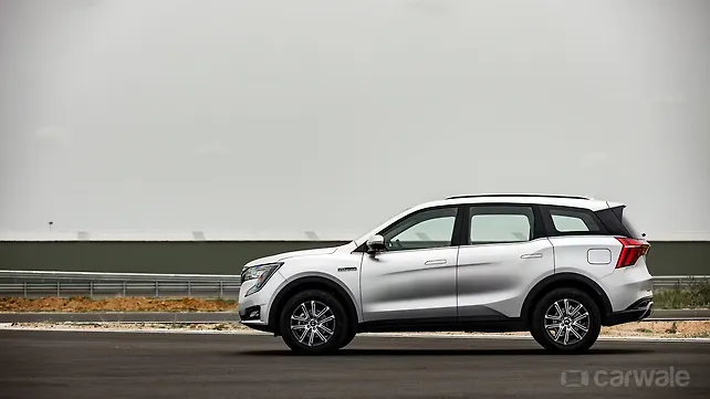Mahindra Old Generation XUV700 Left Side View