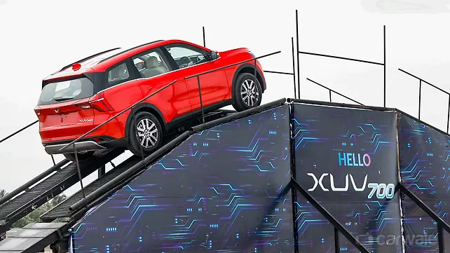 Mahindra XUV700 Right Rear Three Quarter Mahindra XUV700 Right Rear Three Quarter