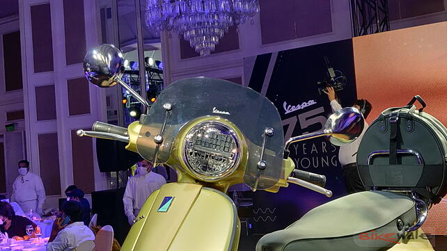 Vespa VXL 125 windscreen