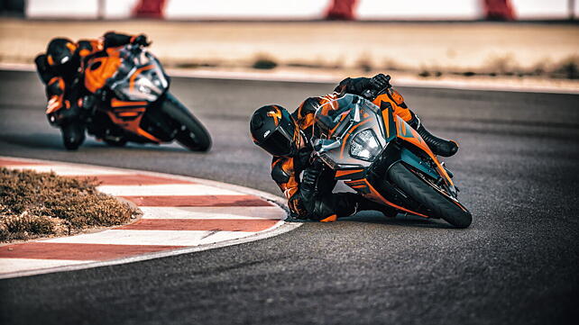 KTM RC 125 [2021] action