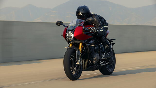 Triumph Speed Triple 1200RR Left Front Three Quarter