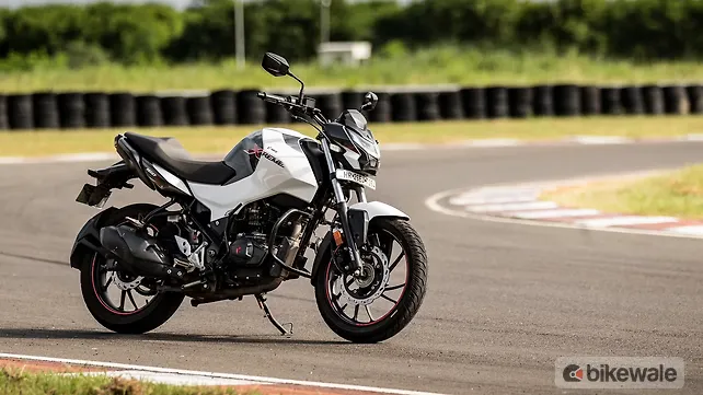 Hero Xtreme 160R Left Front Three Quarter