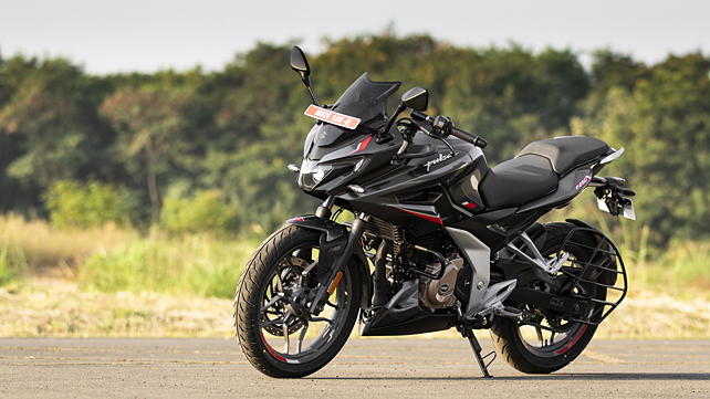 Bajaj Pulsar N250 Price - Mileage, Images, Colours | BikeWale