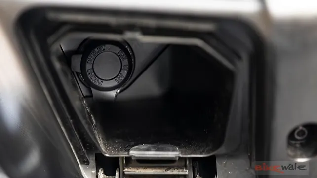 Yamaha Aerox 155 USB Charging Port