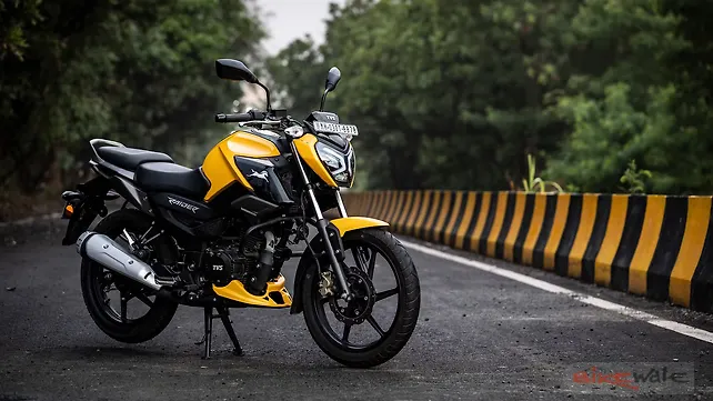 TVS Raider 125 Right Front Three Quarter