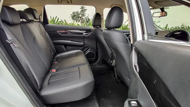 Toyota Innova Crysta Second Row Seats Toyota Innova Crysta Second Row Seats
